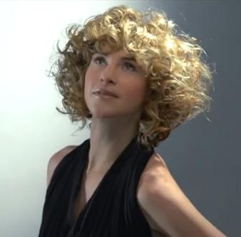 KINSTYLE Curly hajgöndörítő krém parfümmel Extra göndör hajfürtök készítéséhez